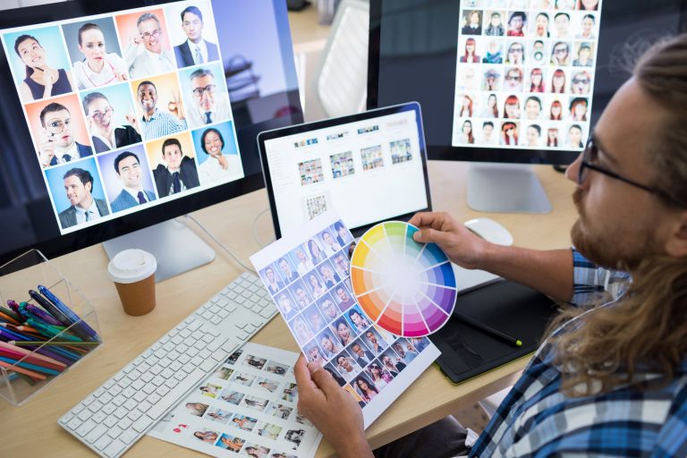 Design graphique : les métiers qui recrutent en 2025