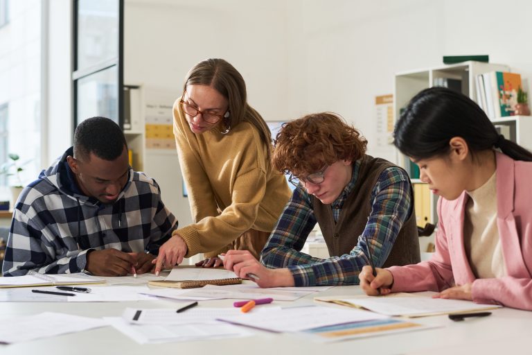 Former les designers du futur : IA, éco-conception et digital