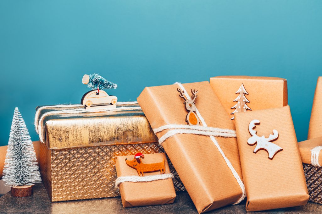 Pile of Gifts preparation for Xmas - Etapes :