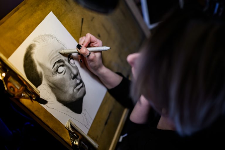 Faut-il savoir dessiner pour devenir graphiste ?